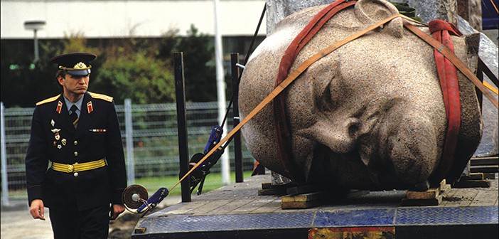 הפיסול והפסול // על פסלים נופלים ועבר מקועקע // מאת אורן נהרי