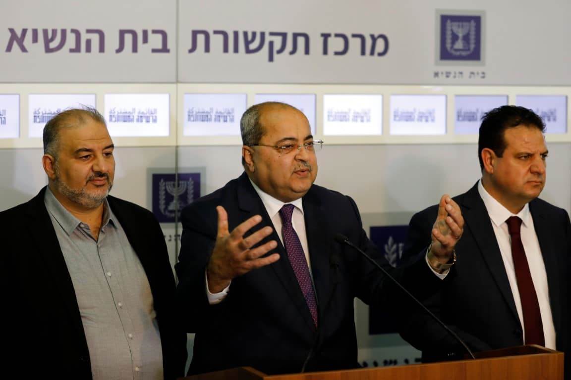 עיניים עצומות לרווחה