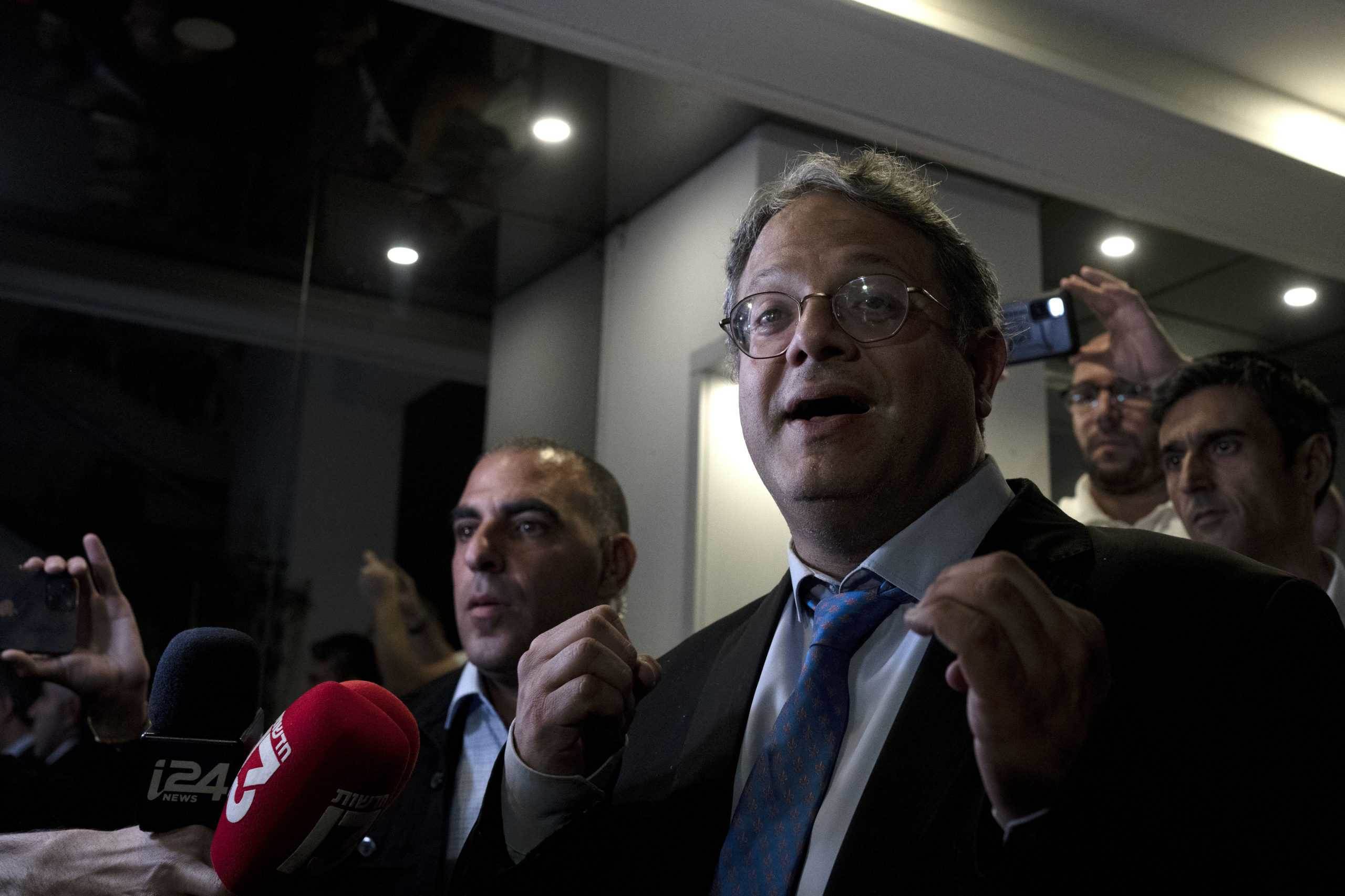 בשתיקתה, כורה האופוזיציה את קברה