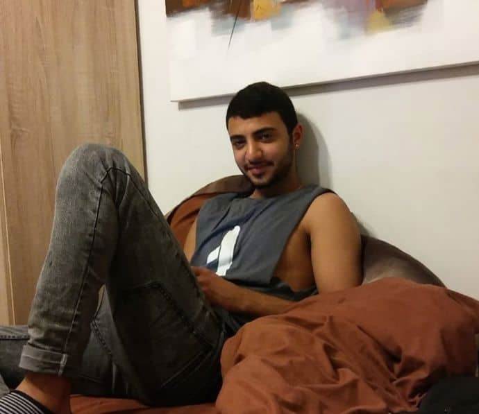 נתנו לו לטבוע