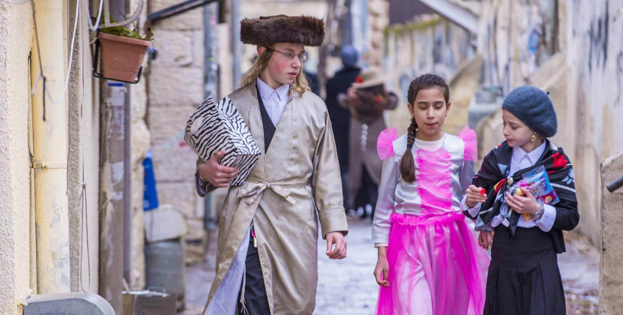 כדי לא לפגוע ברגשותיהם