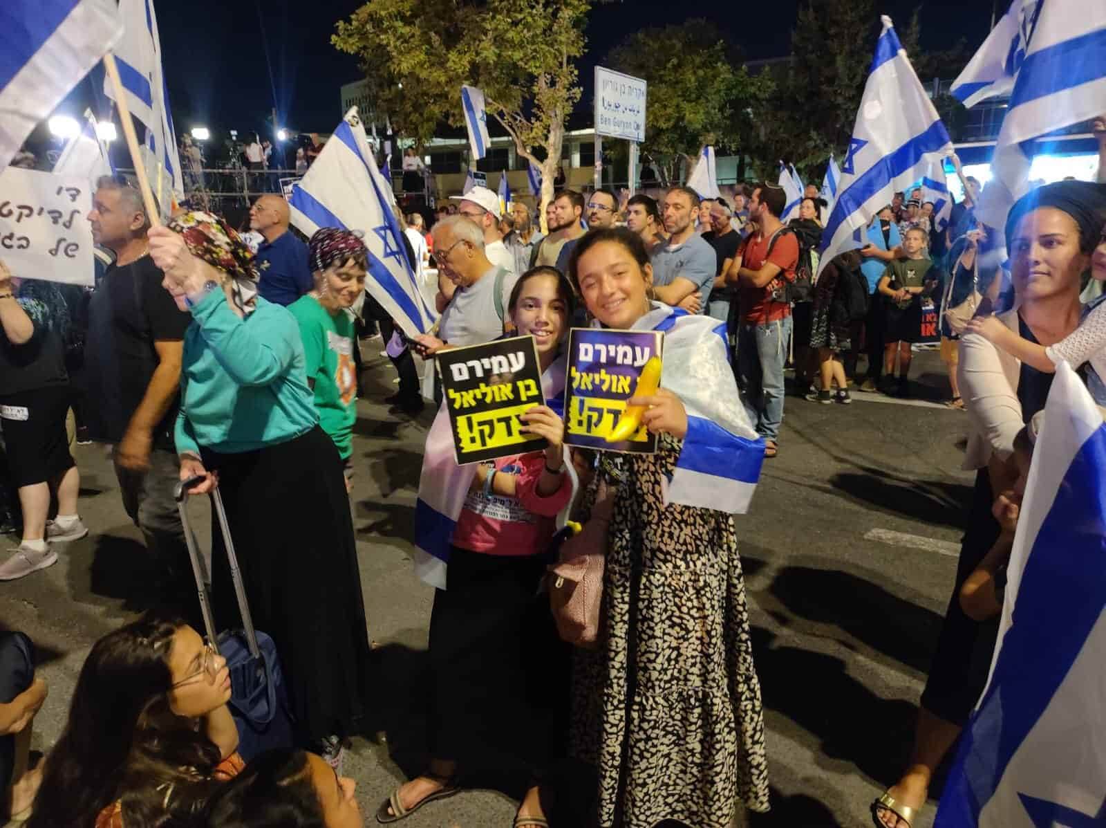 "אל תעזי, אחרת יהיה לך עסק אתי"