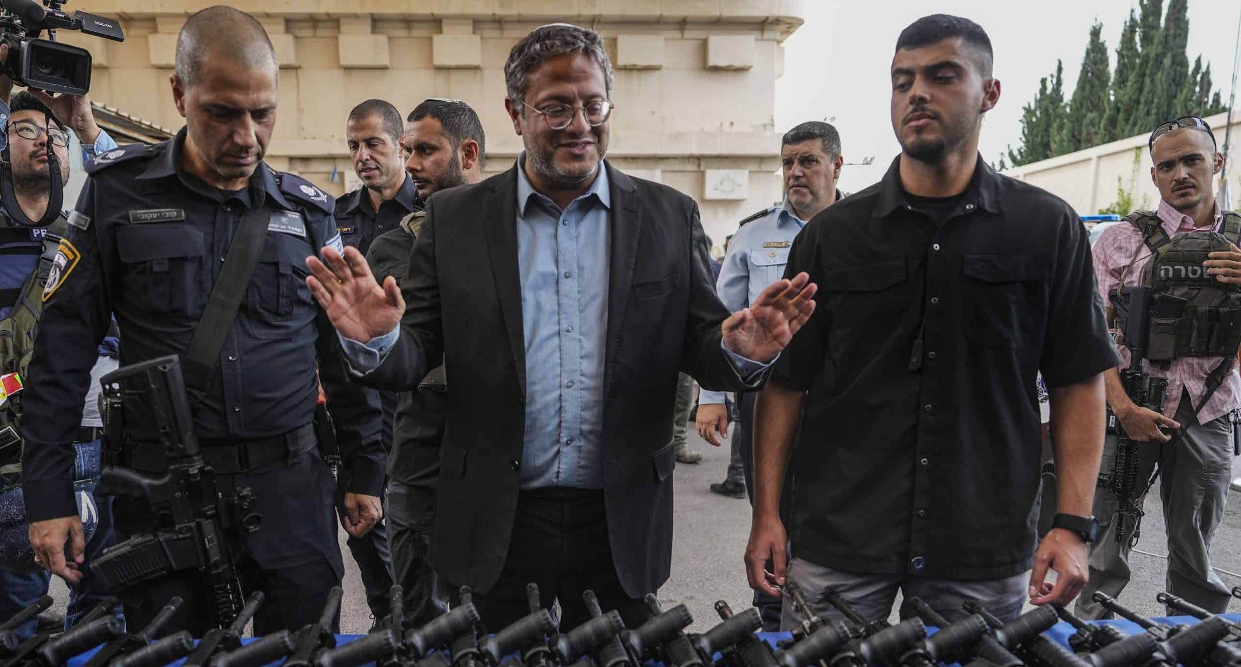 בחסות המלחמה בחמאס, הקואליציה ממשיכה להילחם בדמוקרטיה