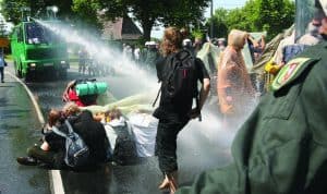 הפגנה נגד פסגת G8 // צילום: IL Images Getty, Hassenstein A