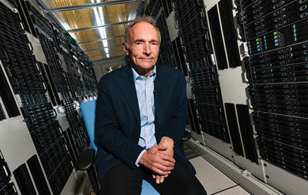 טימותי ברנרס־לי במאיץ החלקיקים בסרן