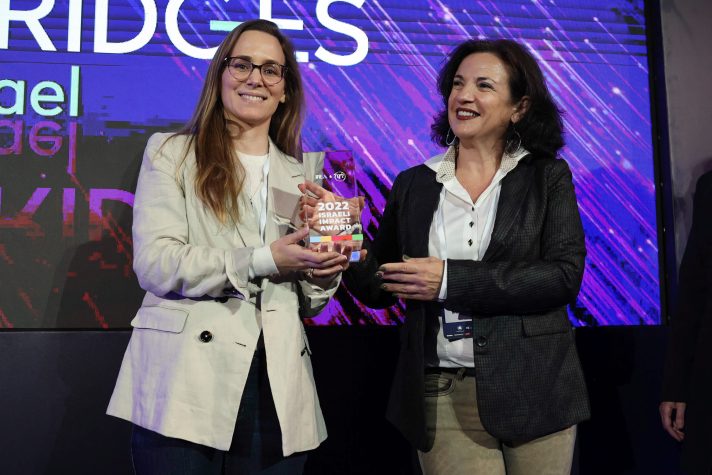 נציגות ״Bridges״, הזוכה בפרס האימפקט לשנת 2022 בקטגוריית המגזר הפיננסי